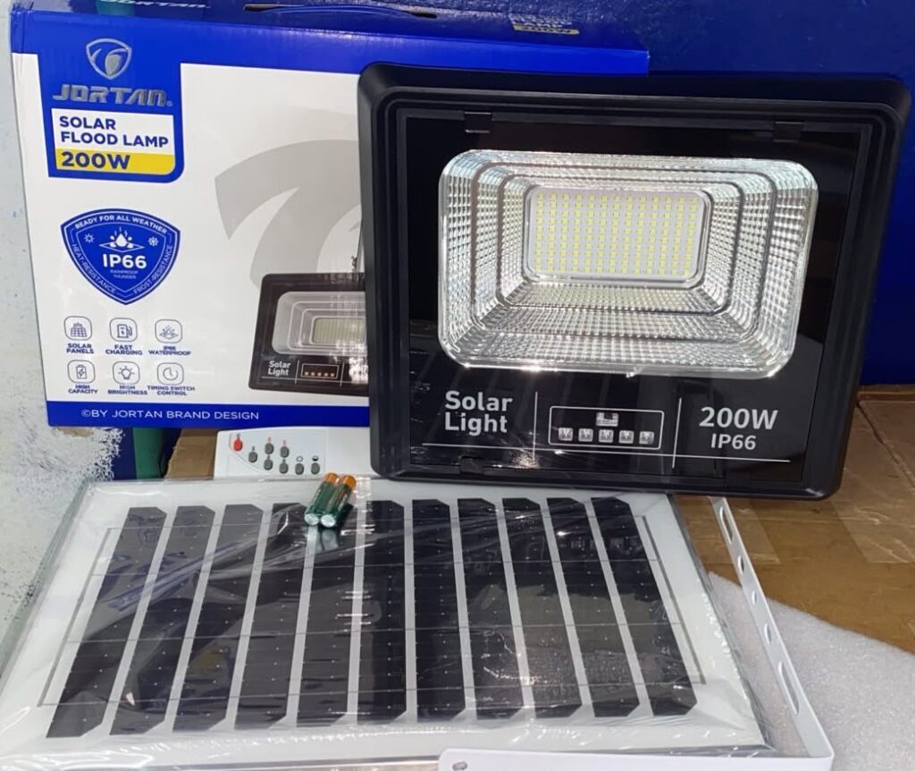 LAMPARA SOLAR  LED 200W